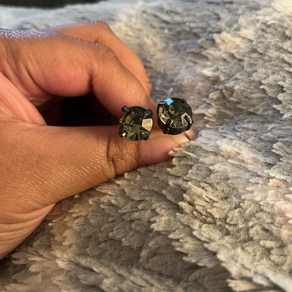 Black Vintage-Inspired Earrings with Elegant Design - Picture 1 of 5